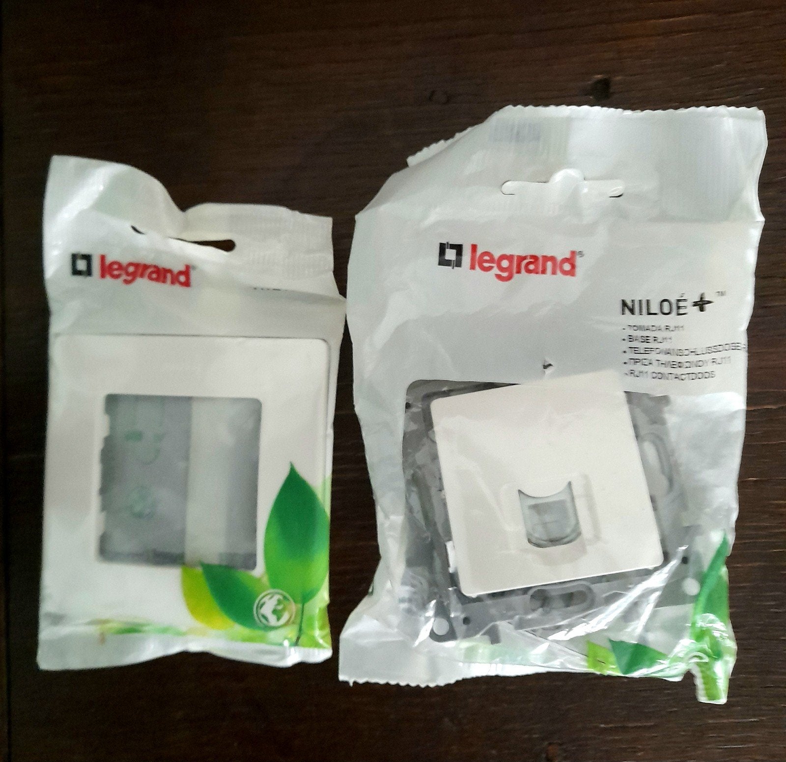 Nieuwe Legrand Niloé RJ11 klikcontactdoos telefoon + afdekpl, Telecommunicatie, Ophalen of Verzenden, Nieuw