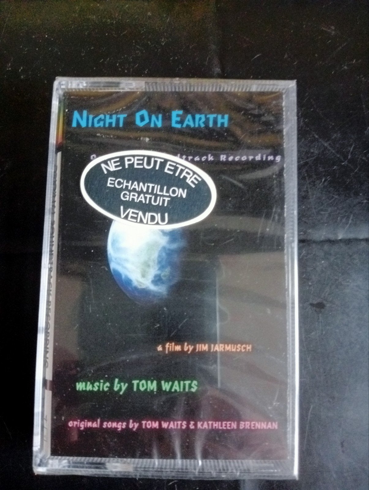 Tom Waits - Night on Earth Soundtrack (Nieuw & Geseald), Filmmuziek en Soundtracks, 1 bandje, Ophalen of Verzenden, Origineel