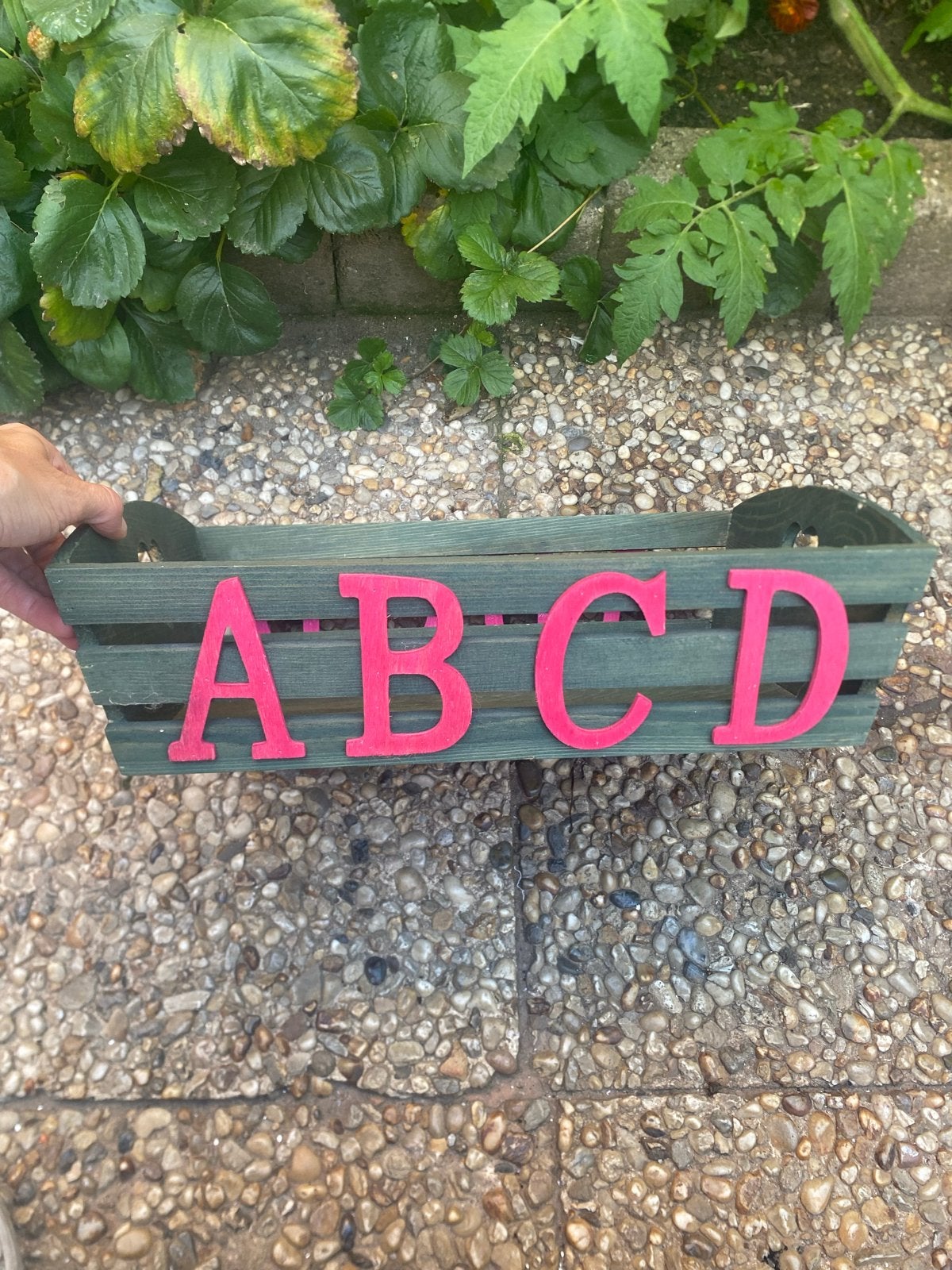 Decoratieve houten kist met hartjes en letters, Minder dan 50 cm, Gebruikt, 50 tot 100 cm, Ophalen of Verzenden