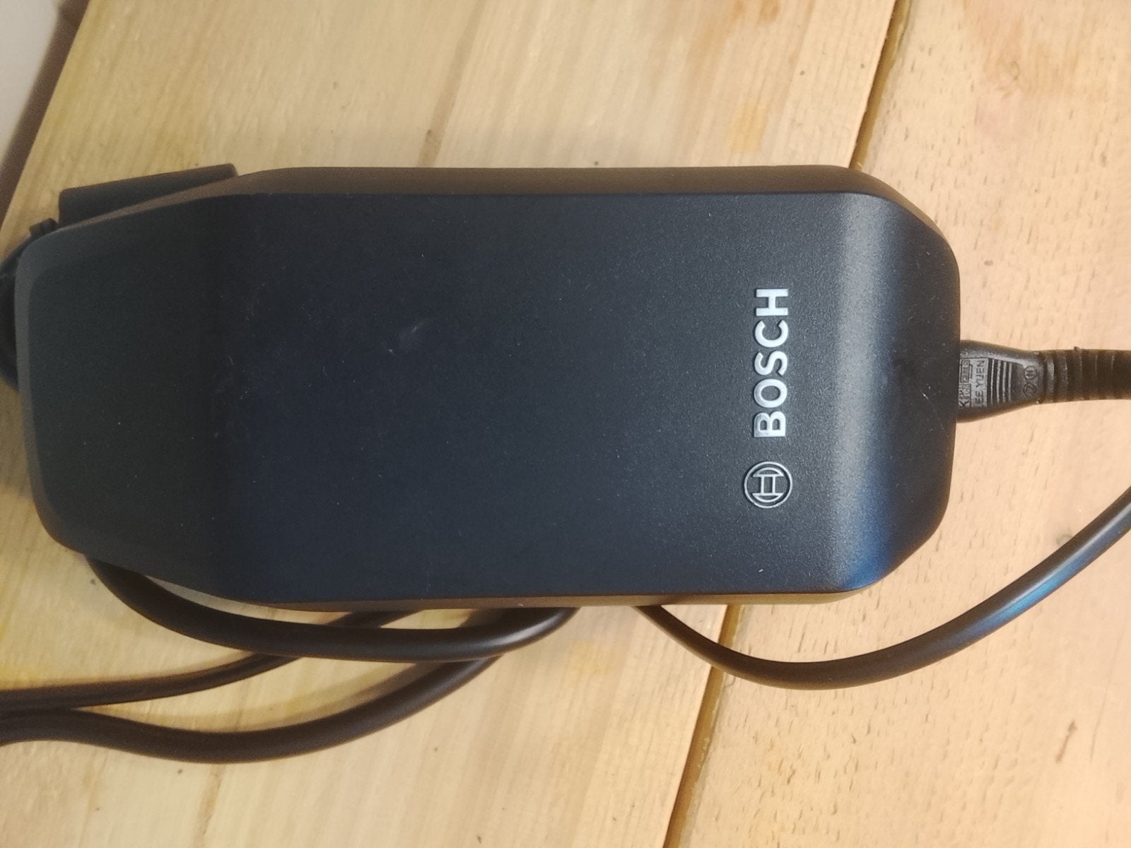 Bosch Ebike Acculader 2A - 36V Li-ion Smart systeem, Fietsen en Brommers, Fietsaccessoires | Fietsaccu's, Ophalen of Verzenden