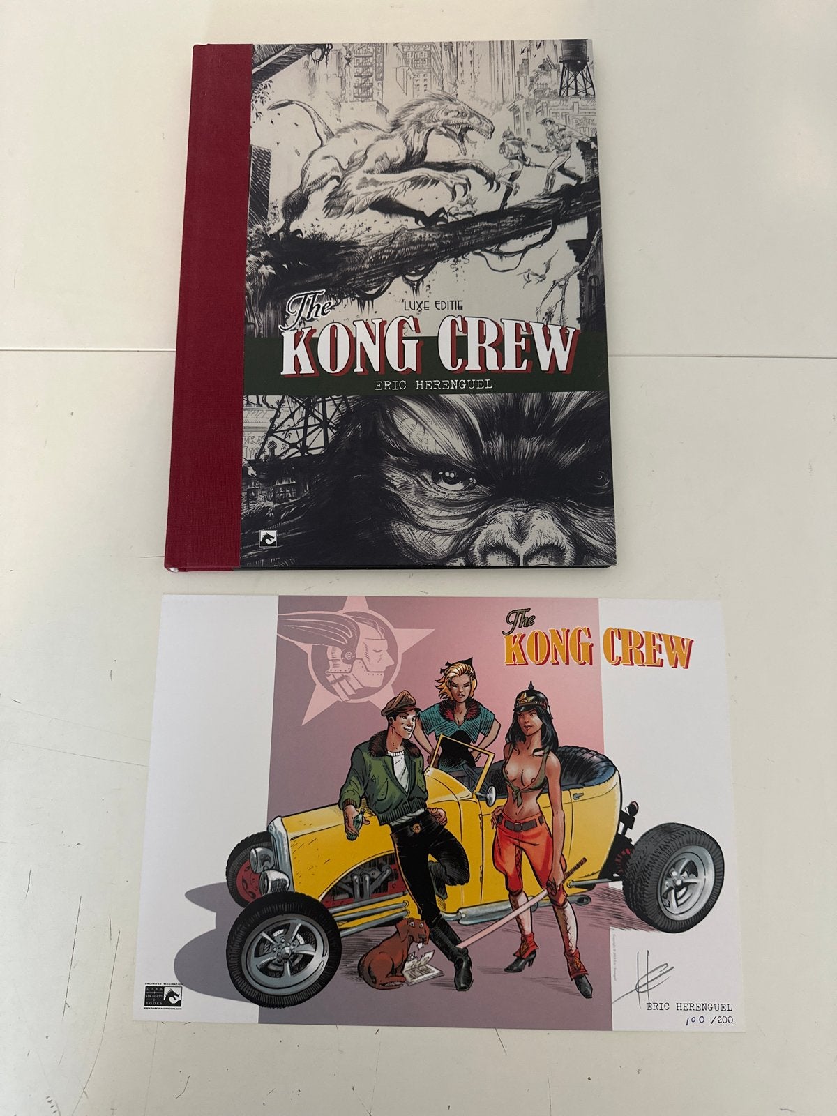 The Kong Crew Luxe Editie + genummerde prent en gesigneerd, Eén stripboek, Ophalen of Verzenden, Zo goed als nieuw