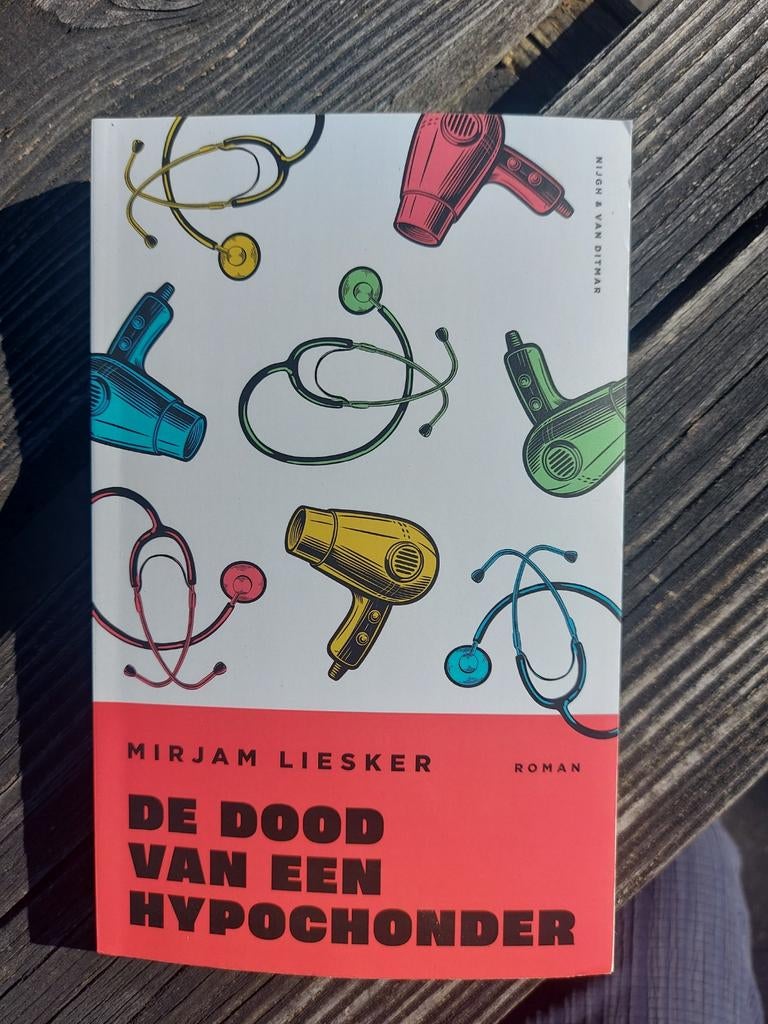 De Dood van een Hypochonder - Mirjam Liesker Roman, Ophalen of Verzenden, Gelezen, Mirjam Liesker, Nederland
