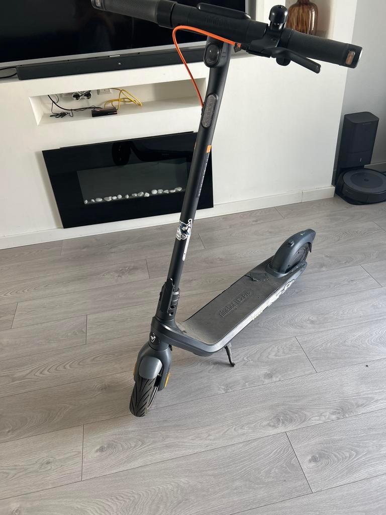 Ninebot E2 Pro Elektrische Step -, Fietsen en Brommers, Steps, Ophalen, Zo goed als nieuw, Elektrische step (E-scooter)