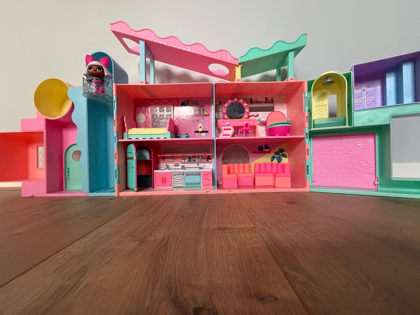 LOL Surprise Huis met Meubels en Pop, Kinderen en Baby's, Ophalen of Verzenden, Zo goed als nieuw, Poppenhuis