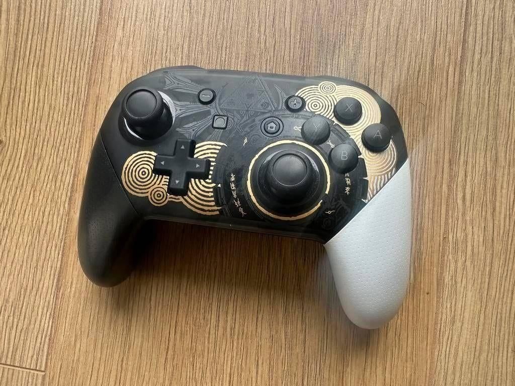 Nintendo Switch Pro Controller Zelda Tears Kingdom Netjes!!!, Spelcomputers en Games, Games | Nintendo Switch, Overige genres