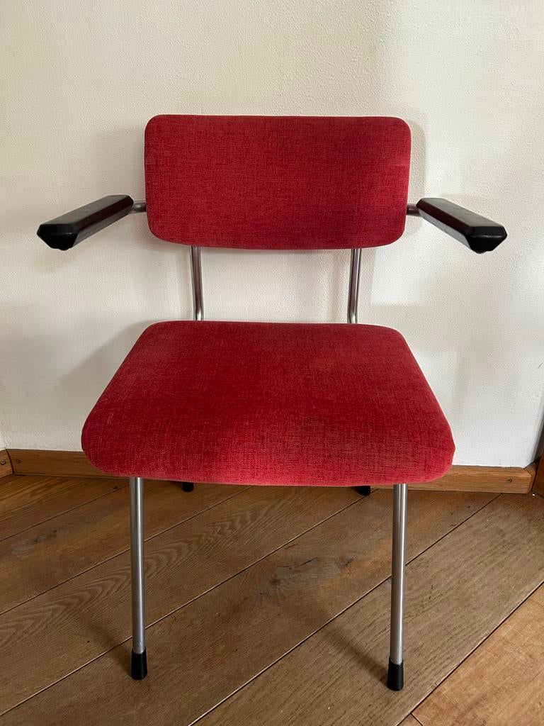 Gispen 1235 stoel - Vintage design met rode stoffen bekledin, Huis en Inrichting, Stoelen, Gebruikt, Ophalen of Verzenden, Metaal