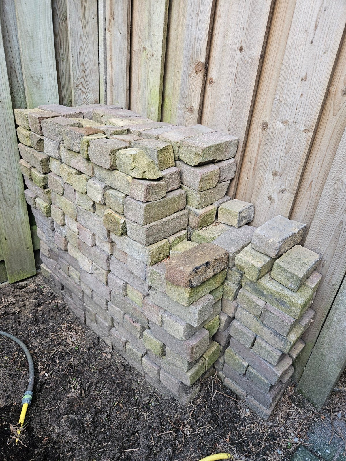 GRATIS AF TE HALEn Gebruikte bakstenen voor tuin of bouwproj, Ophalen of Verzenden, Gebruikt, Bakstenen
