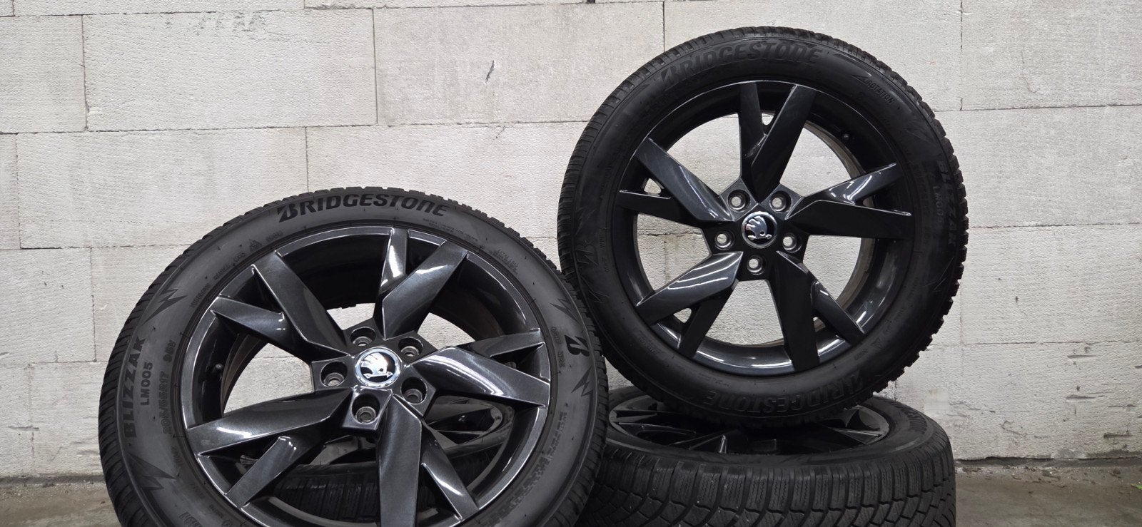 17" Skoda Octavia iV orig velgen Bridgestone winterbanden, Gebruikt, Banden en Velgen, 17 inch, V