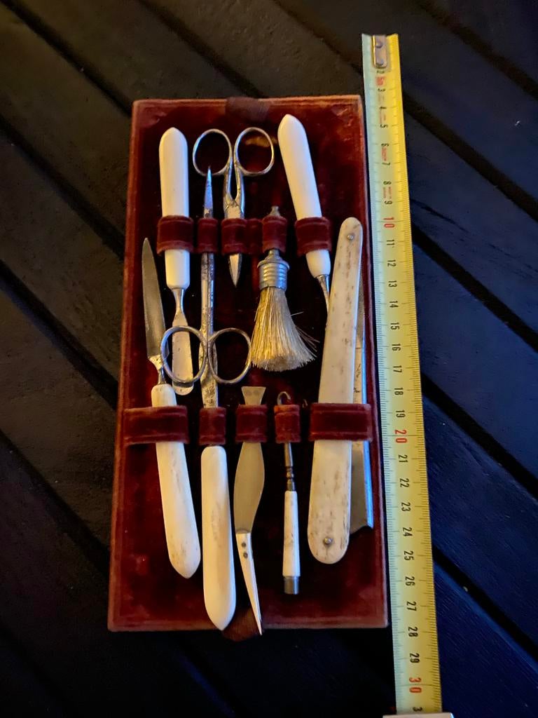 Antieke verzorgingsset met schaar, mes en meer, Antiek en Kunst, Antiek | Gereedschap en Instrumenten, Ophalen of Verzenden