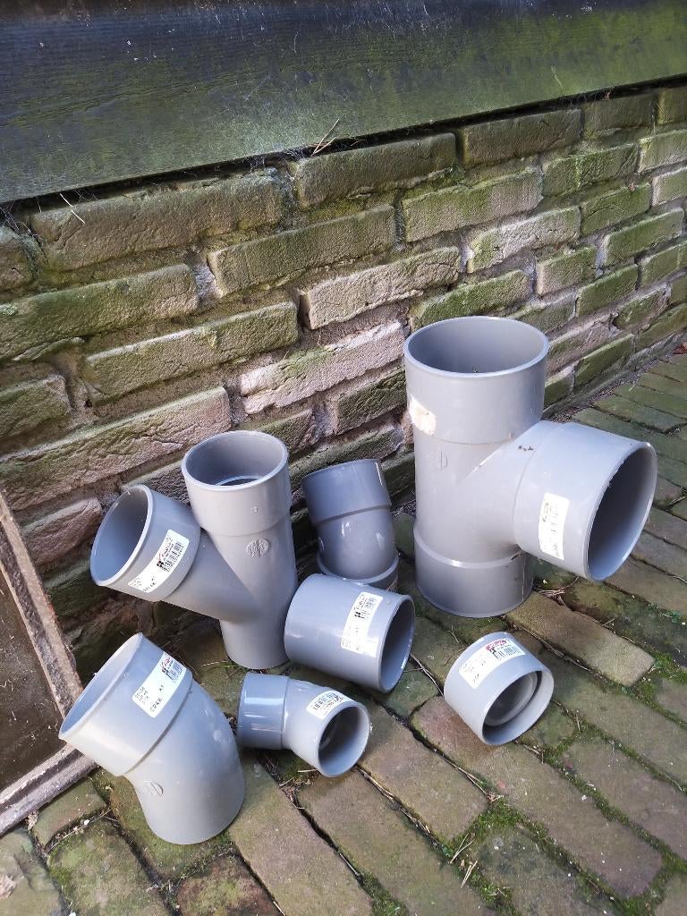 div pvc stukken, Doe-het-zelf en Verbouw, Buizen en Afvoer, Bochten, Pvc, Ophalen of Verzenden, Zo goed als nieuw
