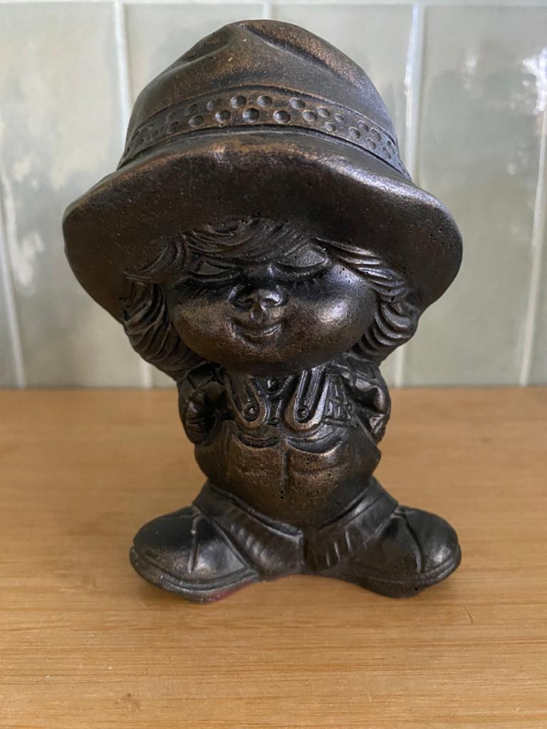 Vintage beeldje meisje met tuinbroek, Ophalen of Verzenden, Gebruikt