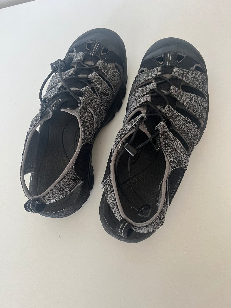 Keen wandelschoenen of sandalen maat 45, Ophalen of Verzenden, Zo goed als nieuw, Schoenen