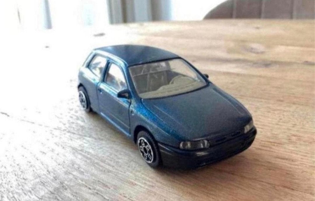 Bburago Fiat Bravo schaal 1:43 – Made in Italy – jaren ’90, Ophalen of Verzenden, Zo goed als nieuw, Auto, Overige merken