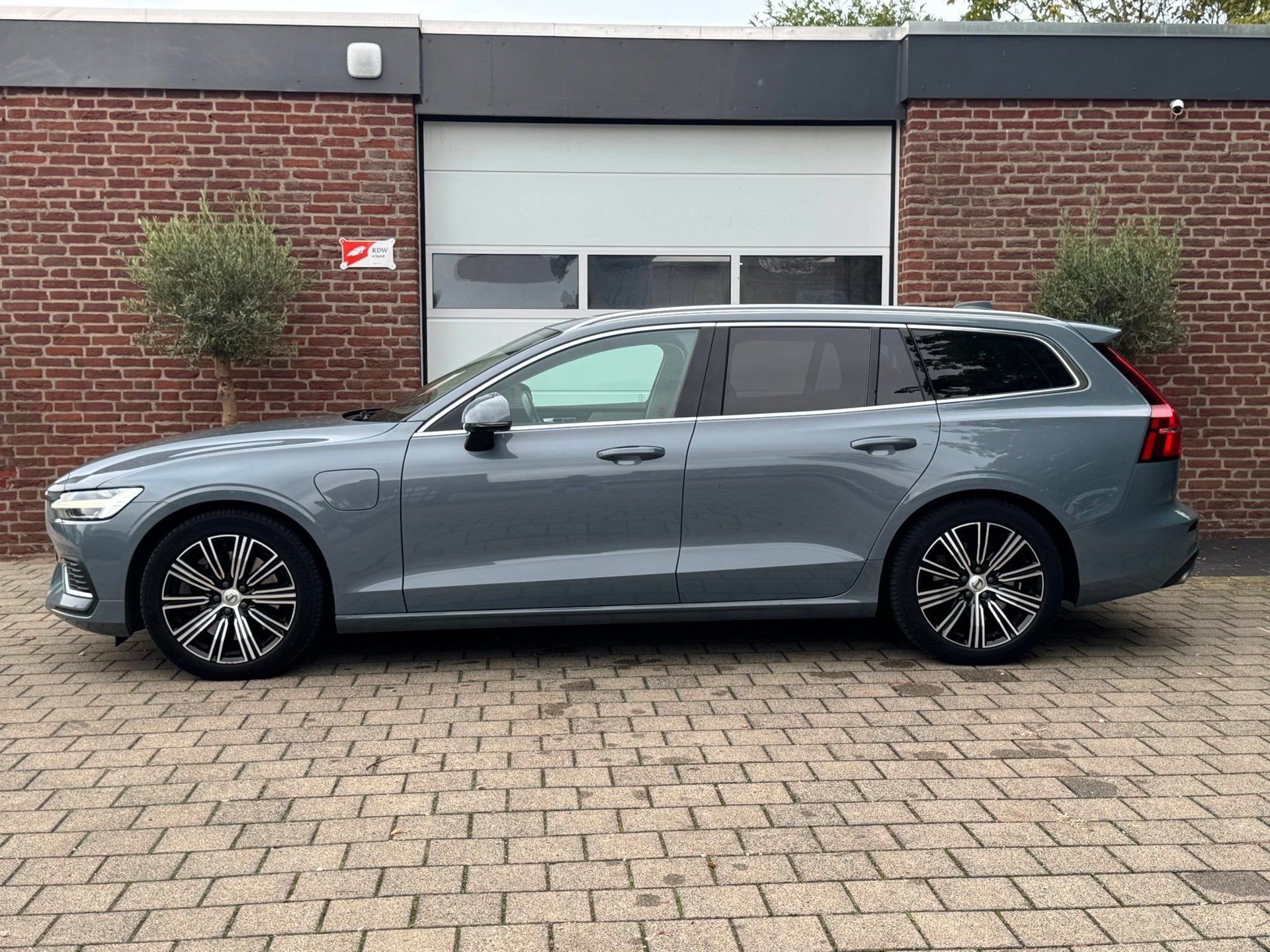 Volvo V60 2.0 T6 Recharge AWD Inscription|trekhaak|leer|stoe, Automaat, Gebruikt, 4 cilinders, 340 pk
