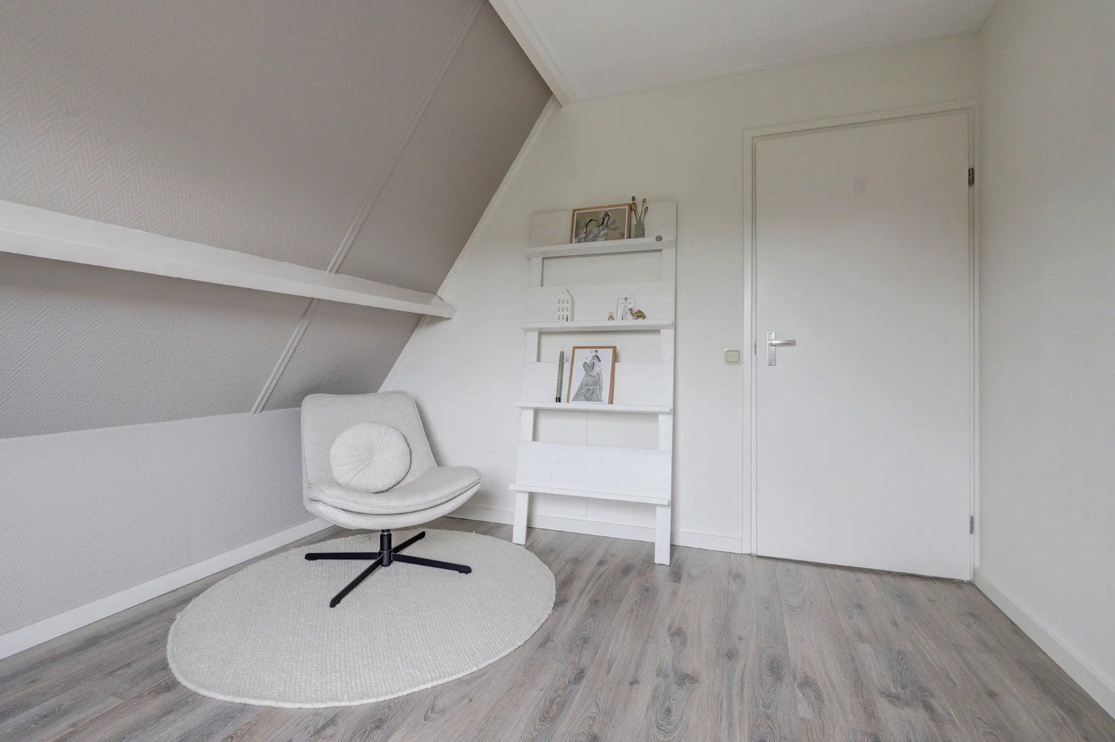 Laminaatvloer incl. ondervloer en evt hoge plinten, Ophalen, Zo goed als nieuw, Grijs, 50 tot 75 m²
