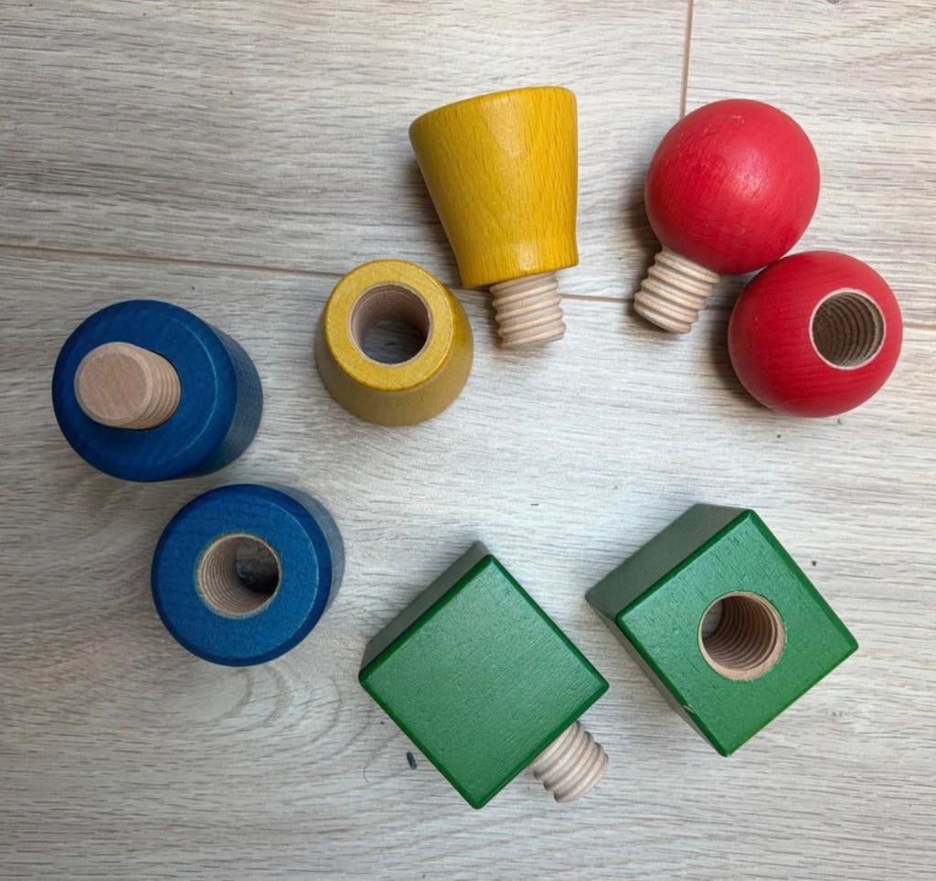Montessori houten bouten en schroeven, Kinderen en Baby's, Speelgoed | Houten speelgoed, Ophalen of Verzenden, Zo goed als nieuw