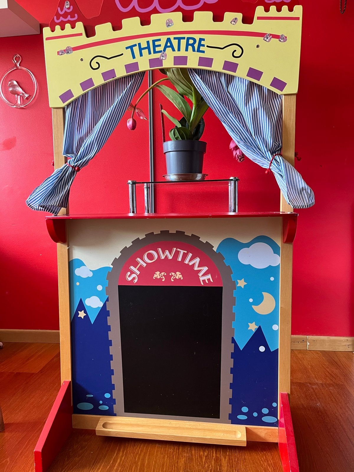 Houten poppentheater / marktkraam met krijtbord, Kinderen en Baby's, Ophalen, Zo goed als nieuw, Jongen of Meisje