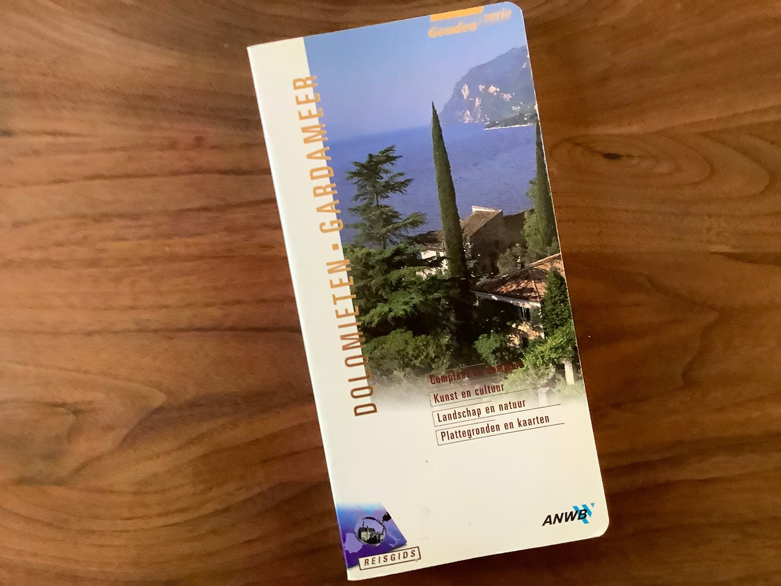 Dolomieten Gardameer Italie 336pg ANWB GOUD reisgids, Europa, Ophalen of Verzenden, Zo goed als nieuw, Reisgids of -boek