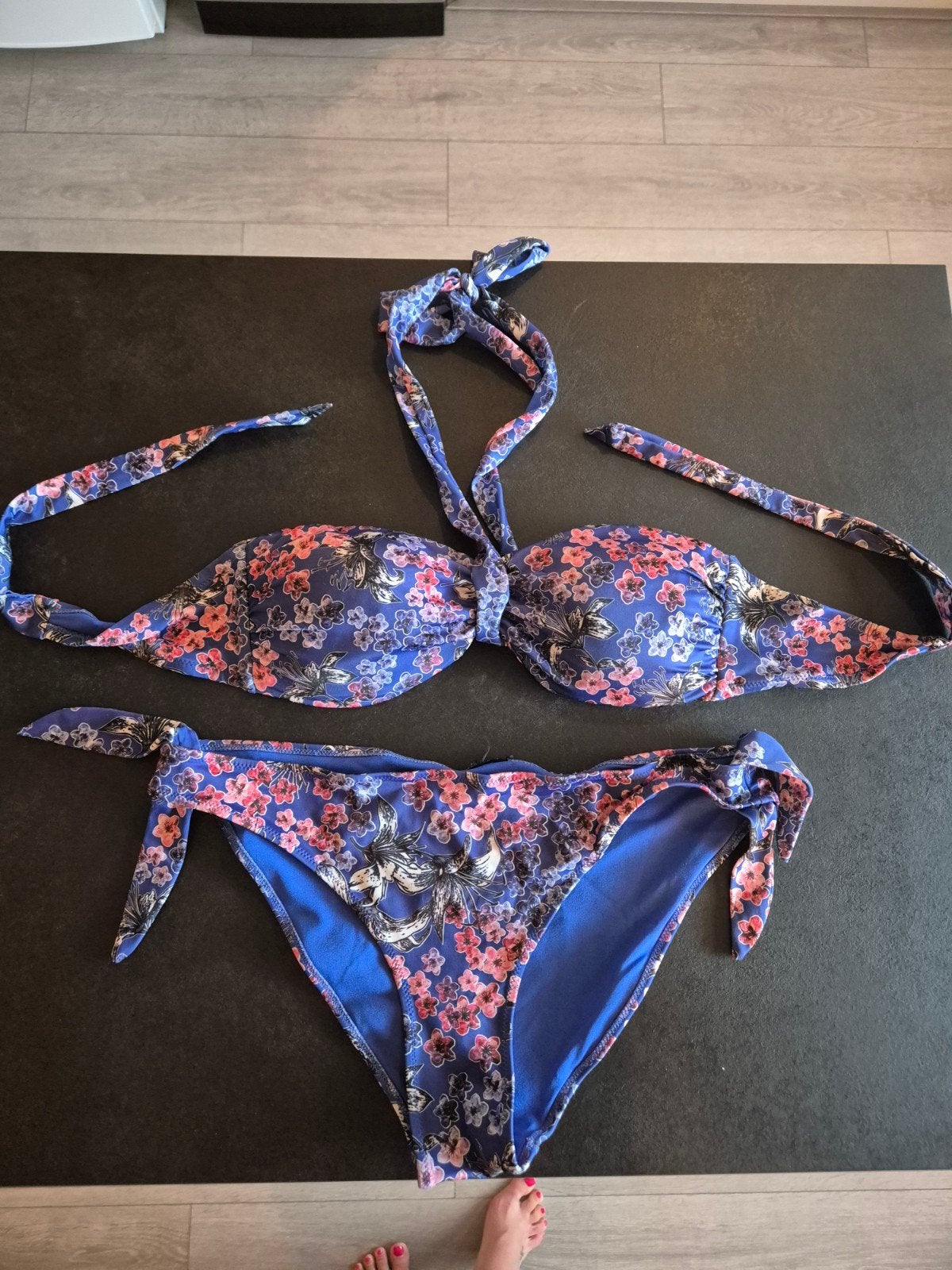 Leuke 'strapless' bikini valt als M, Kleding | Dames, Badmode en Zwemkleding, Ophalen of Verzenden, Gedragen, Meerkleurig, Bikini