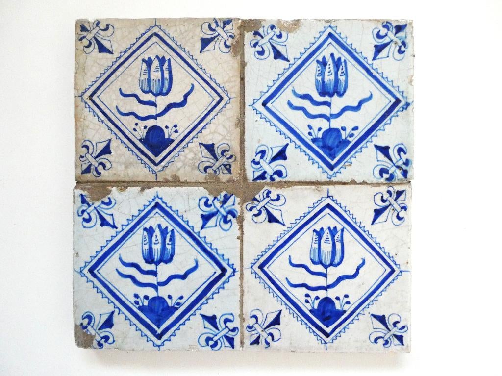 2 Tegeltableaus Vier tegel Delftsblauw tulp in kwadraat, Antiek en Kunst, Antiek | Wandborden en Tegels, Ophalen of Verzenden