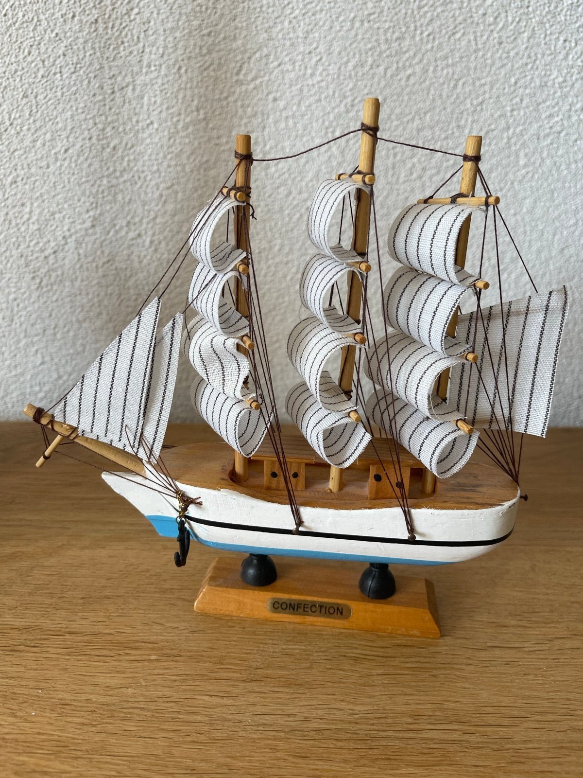 Decoratief houten zeilschip - modelboot, Ophalen, Hout, Meerkleurig, Nieuw