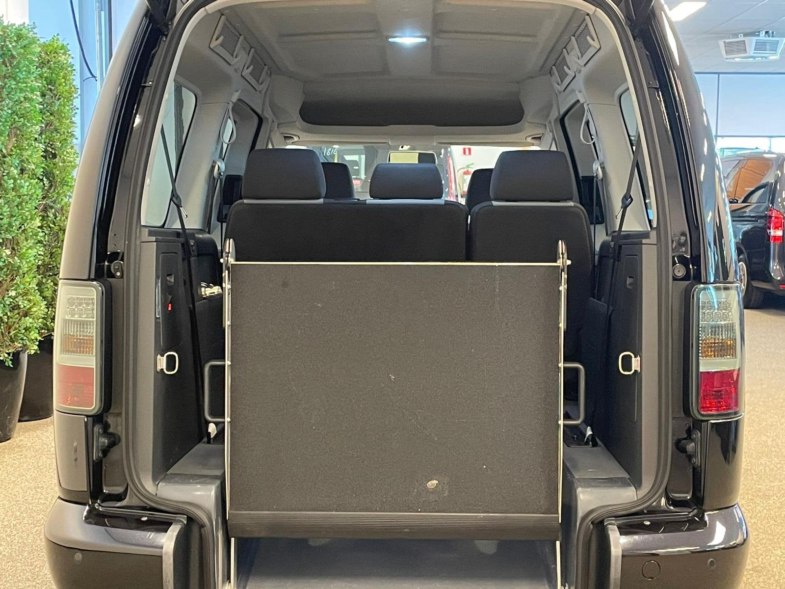 Volkswagen Caddy Maxi Rolstoelauto Automaat 5+1 DIESEL, Automaat, Stof, Gebruikt, Zwart