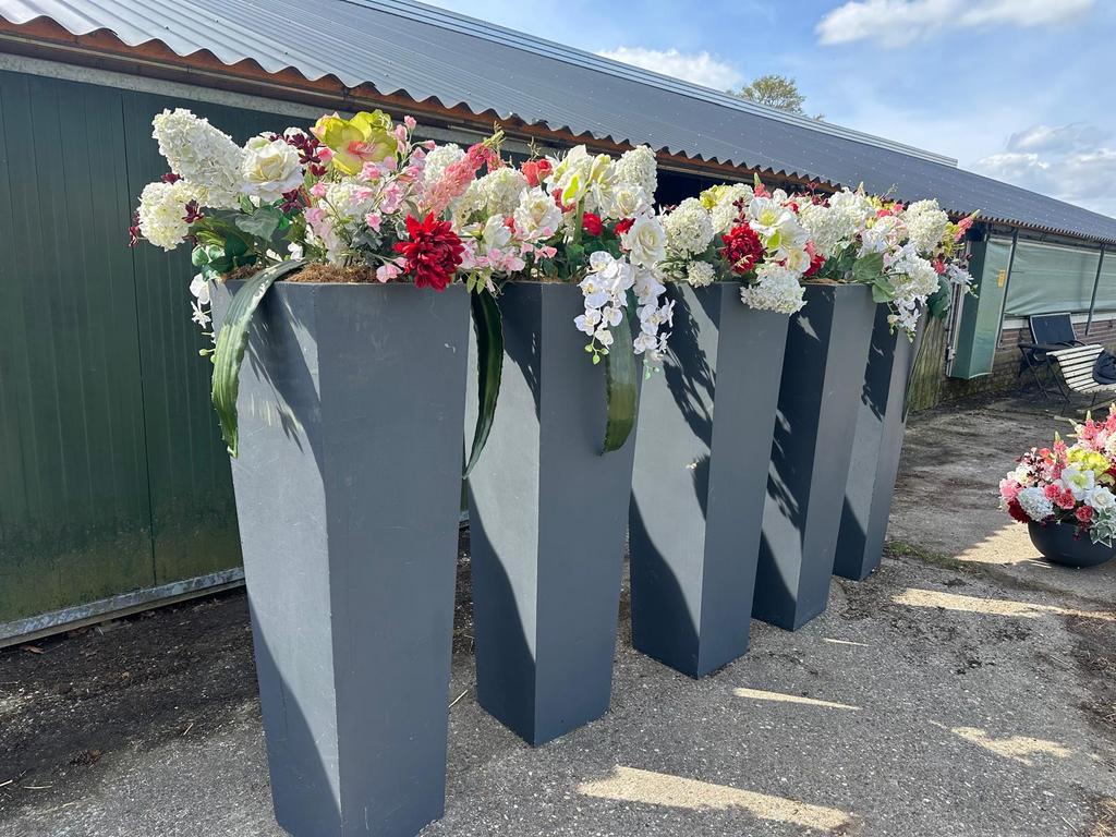 kunstbloemen met bak, Ophalen, Zo goed als nieuw