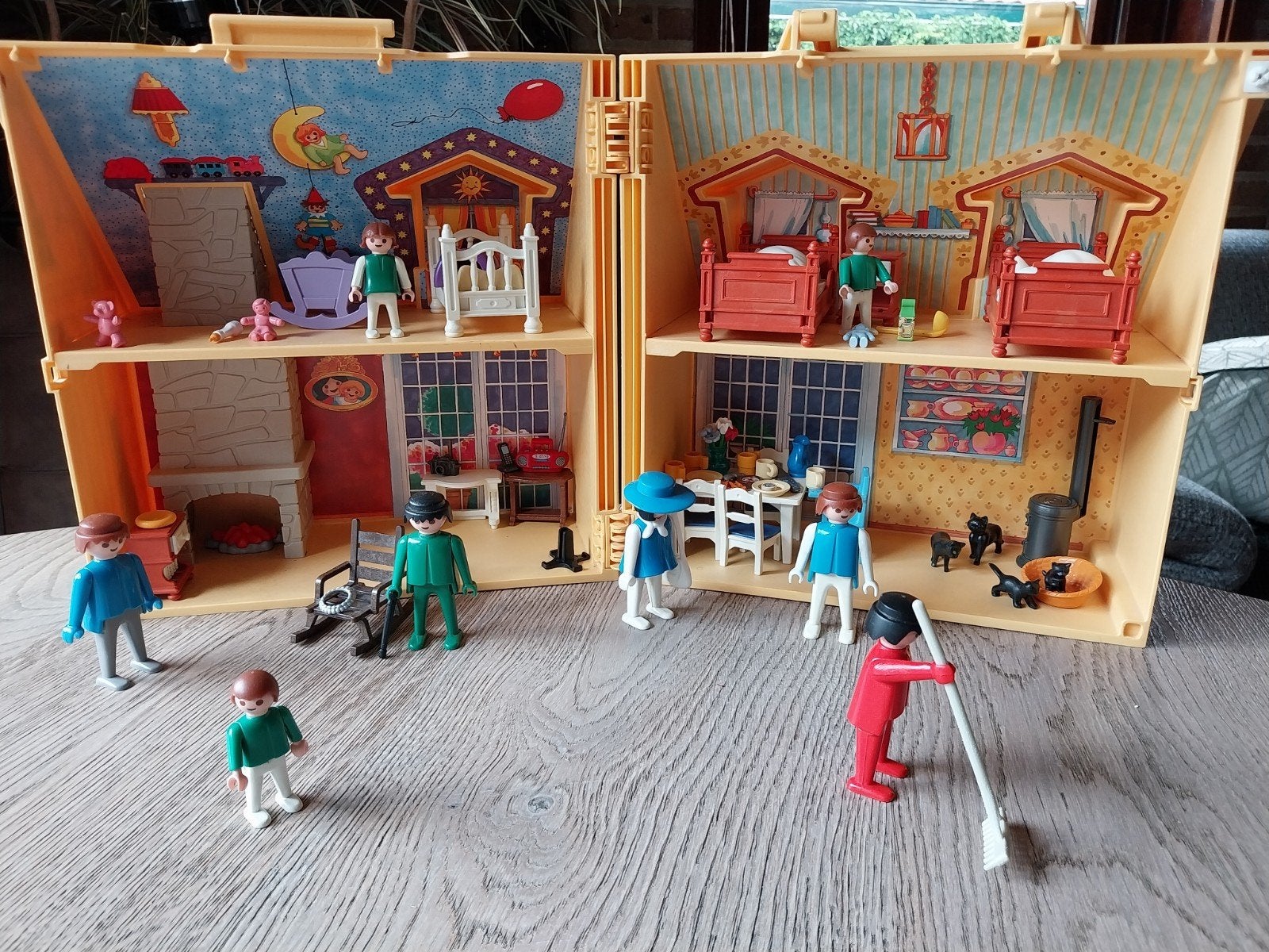 Playmobiel huis met veel asessoires en figuren, Ophalen, Gebruikt, Gebouw, Losse onderdelen