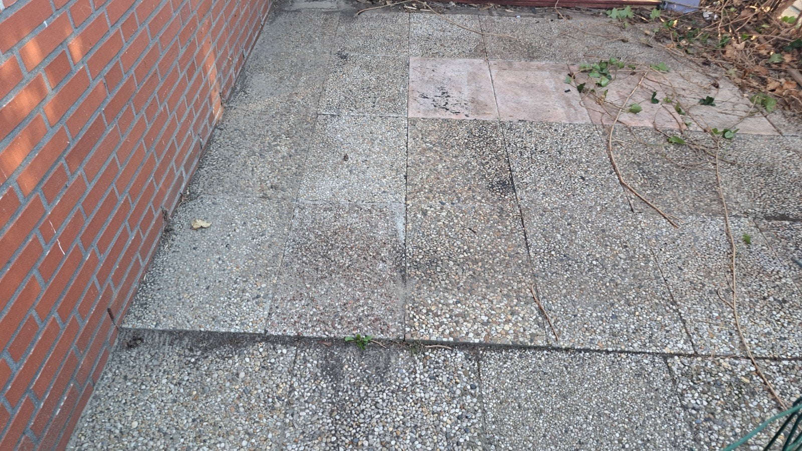 Gebruikte terrastegels - grindtegels en stoep tegels, Ophalen, Gebruikt, 40 tot 60 cm, 5 tot 10 m²
