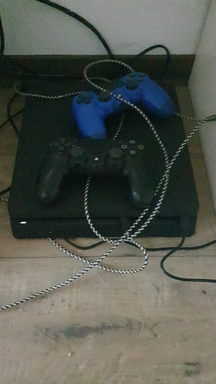 ps4 slim 500gb zgan, Spelcomputers en Games, Spelcomputers | Sony PlayStation 4, Ophalen, Met 2 controllers, Zo goed als nieuw