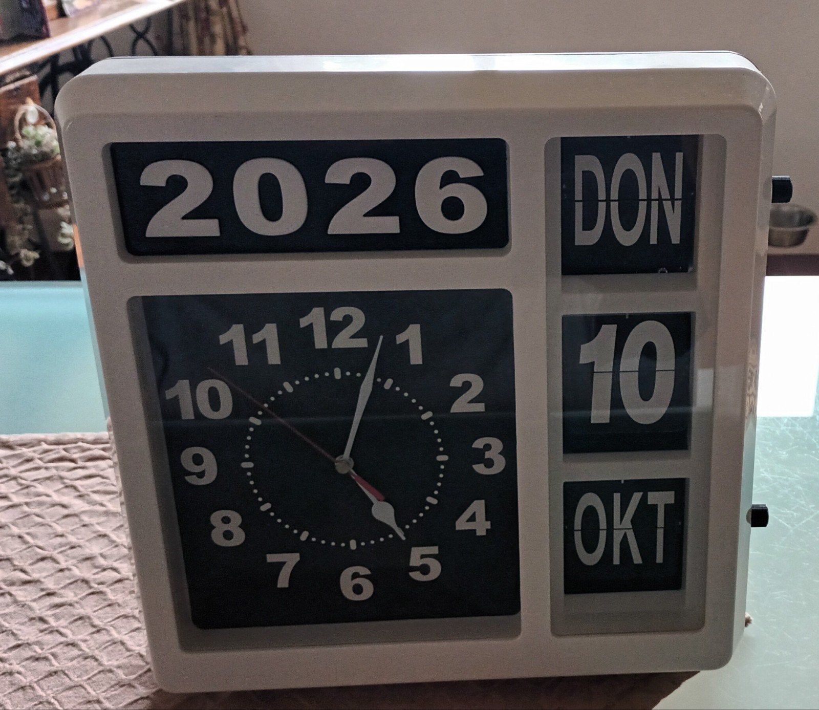 Dementieklok 30x30 wit met datum en jaartal, Huis en Inrichting, Wit, Ophalen of Verzenden, Analoog en Digitaal, Kalenderfunctie