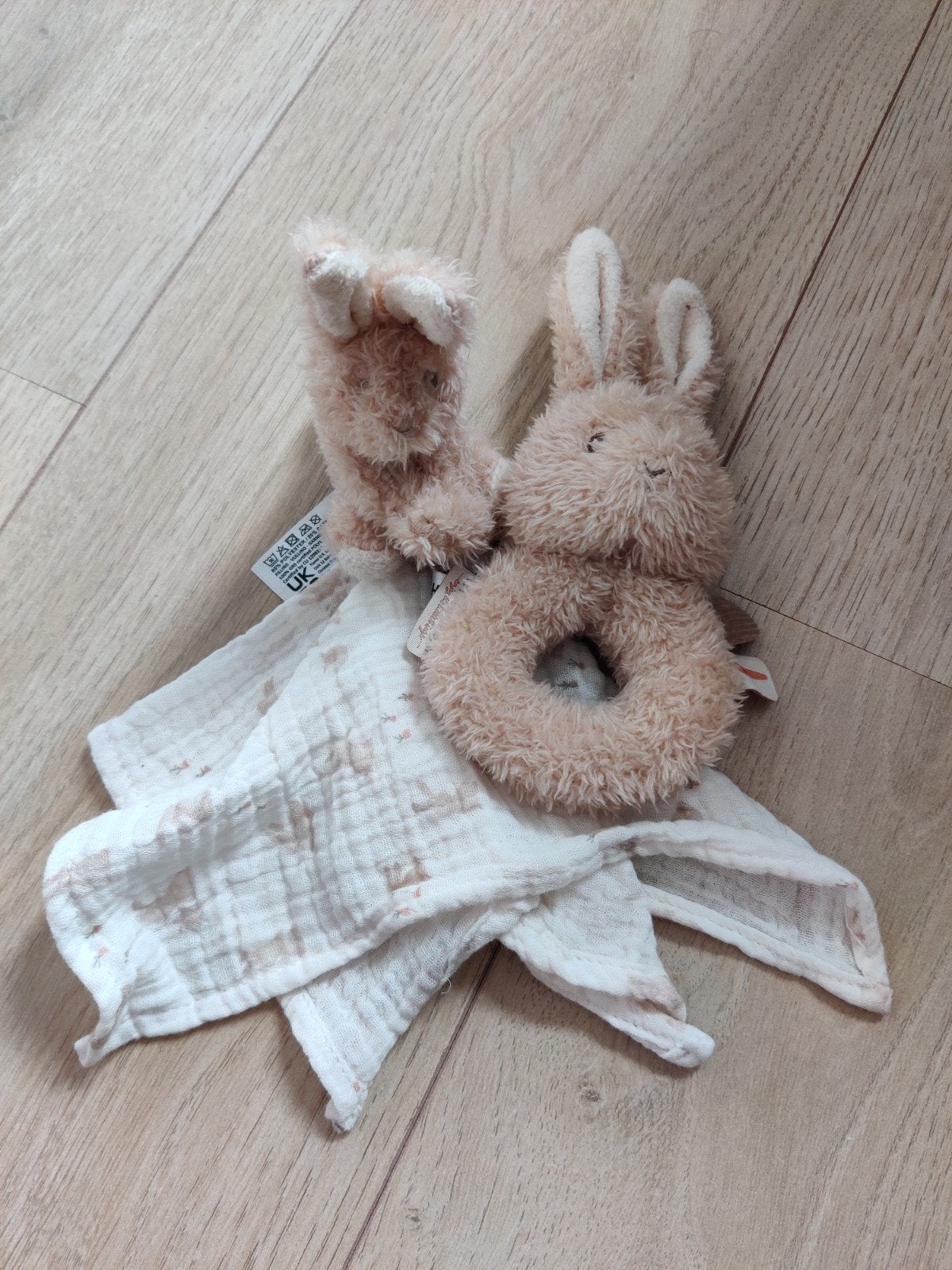 Little Dutch konijn rammelaar en knuffeldoekje, Ophalen of Verzenden, Zo goed als nieuw, Rammelaar, Met geluid