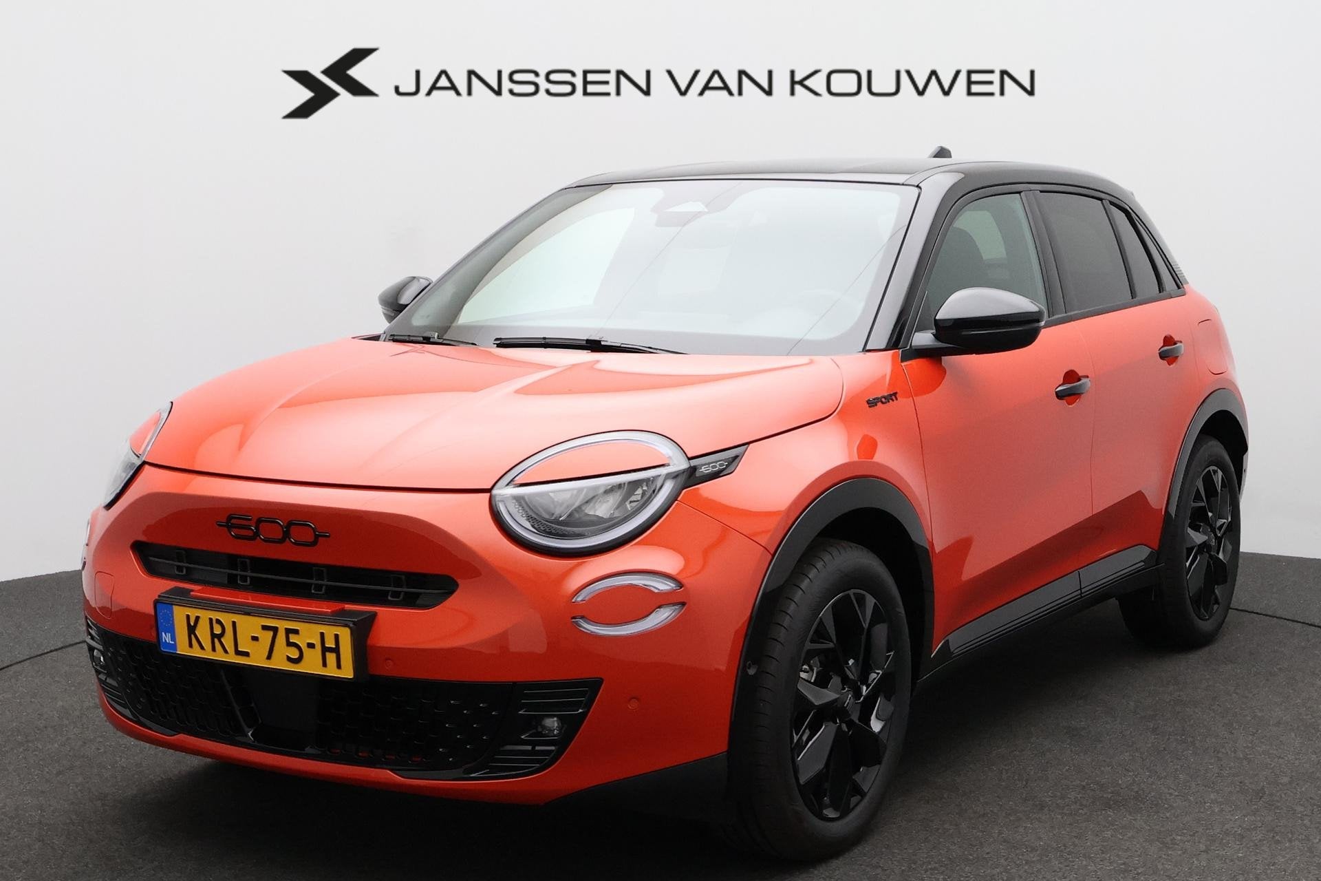 Fiat 600e Sport 54 kWh stoelmassage el. verwarmbare stoelen, Auto's, Automatische klimaatregeling, Origineel Nederlands, SUV of Terreinwagen