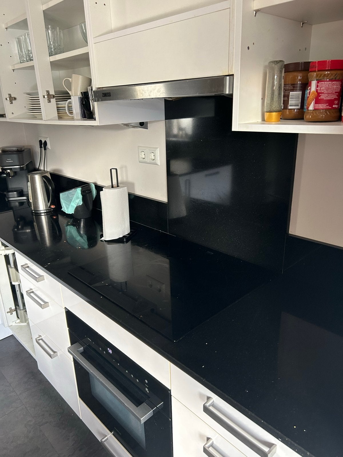 Complete Hoogglans Witte Keuken met Zwart Composiet Blad, Ophalen, Gebruikt, Wit, Hoekkeuken