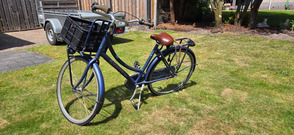 Leuke blauwe 28 inch meisjesfiets met mandje, Fietsen en Brommers, Fietsen | Dames | Damesfietsen, Terugtraprem, Gebruikt, Versnellingen