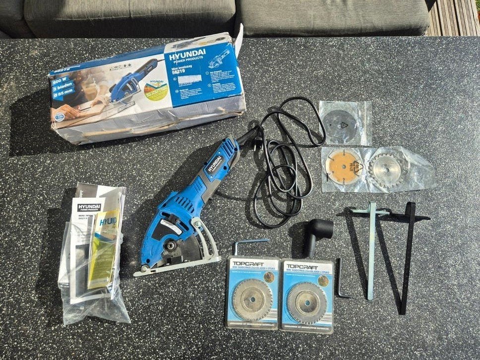 Hyundai mini invalzaag met extra zaagbladen, Doe-het-zelf en Verbouw, Invalzaag, 600 tot 1200 watt, Ophalen of Verzenden, Zo goed als nieuw