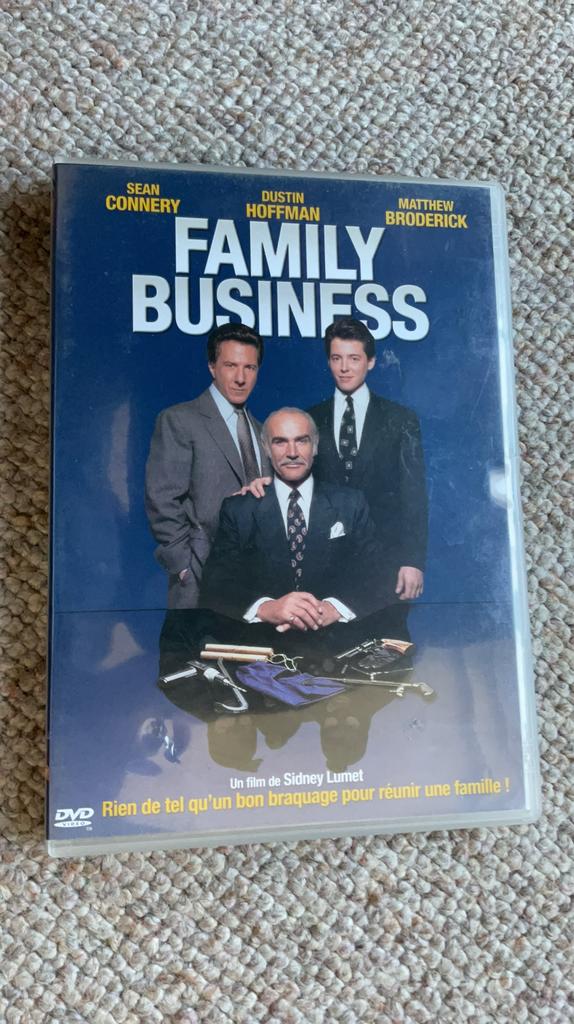 FAMILY BUSINESS., Vanaf 12 jaar, Ophalen of Verzenden, Zo goed als nieuw, Actiethriller