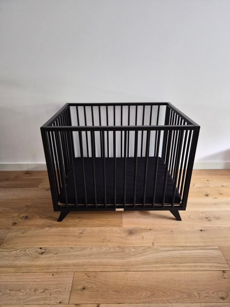 Bopita - Baby Box - Retro mat zwart - met matras, Ophalen of Verzenden, Zo goed als nieuw, Rechthoekig, Boxkleed
