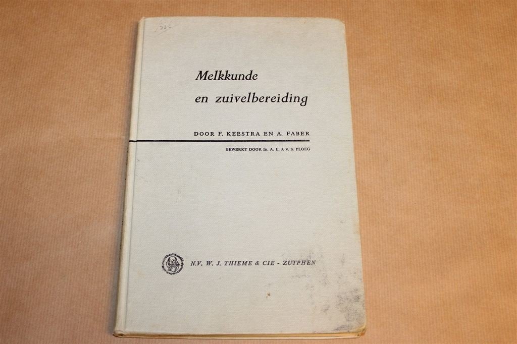 Melkkunde en Zuivelbereiding — Vintage Landbouwboek 1960, Ophalen of Verzenden, Gelezen