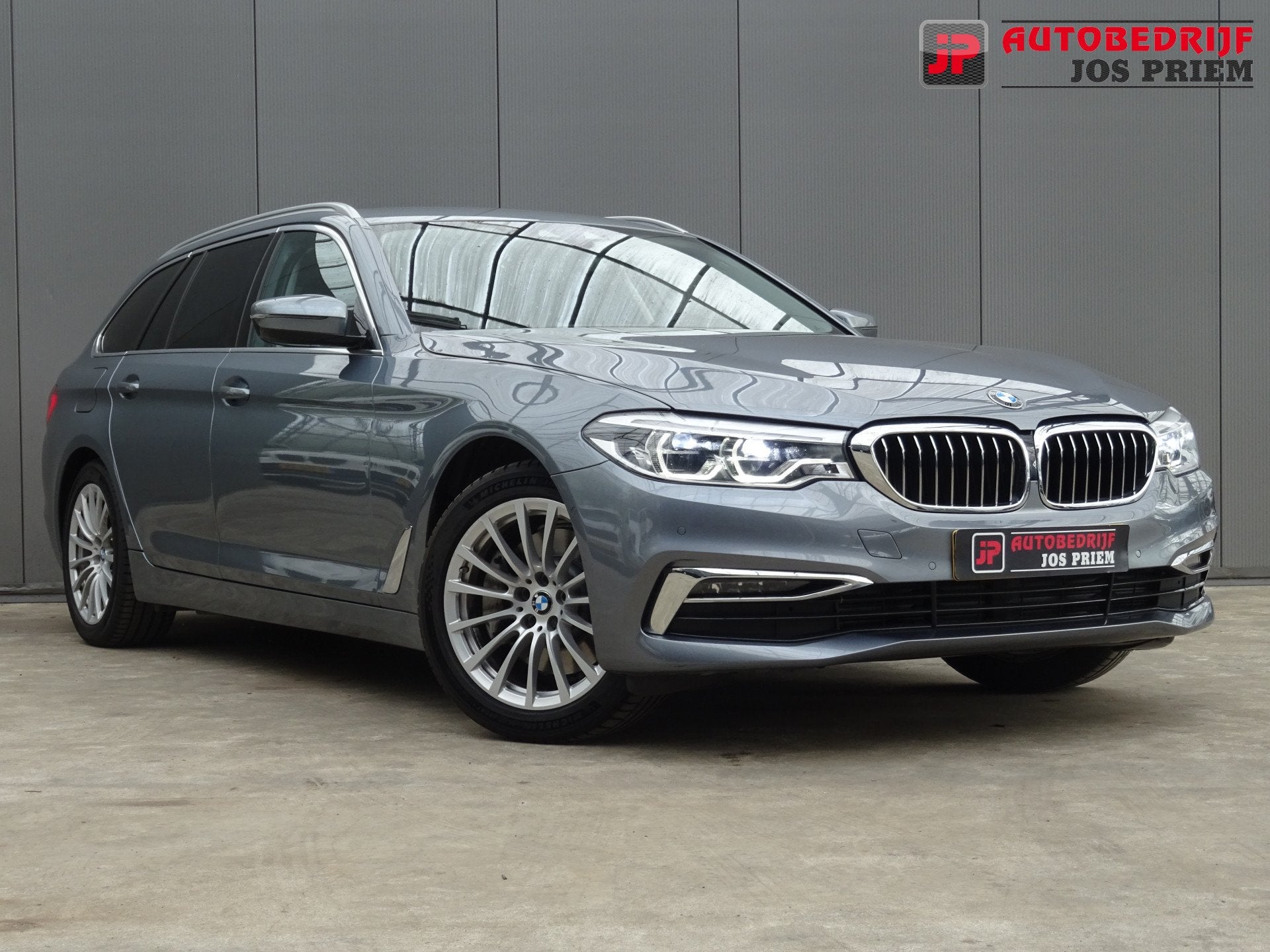 BMW 5 Serie Touring 530i High Executive * LED * GR NAVI * LE, Automaat, 1998 cc, Achterwielaandrijving, Gebruikt