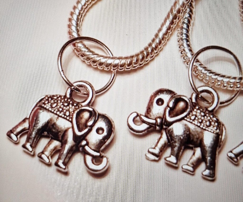 Partij 70 Kettings met olifanten , speentjes en zwaantjes, Sieraden, Tassen en Uiterlijk, Kettingen, Overige materialen, Verstelbaar