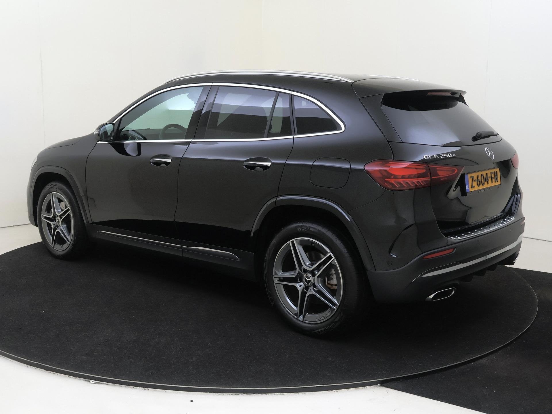 Mercedes-Benz GLA-klasse 250 e Star Edition AMG Line / 19"/, Auto's, 16 kWh, Zwart, Bedrijf, Hybride Elektrisch/Benzine