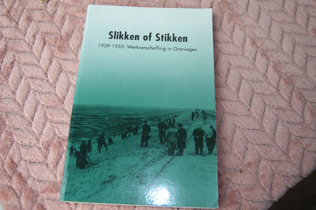 slikken of stikken. 1939-1955 werkverschaffing in Groningen, Ophalen of Verzenden, Gelezen