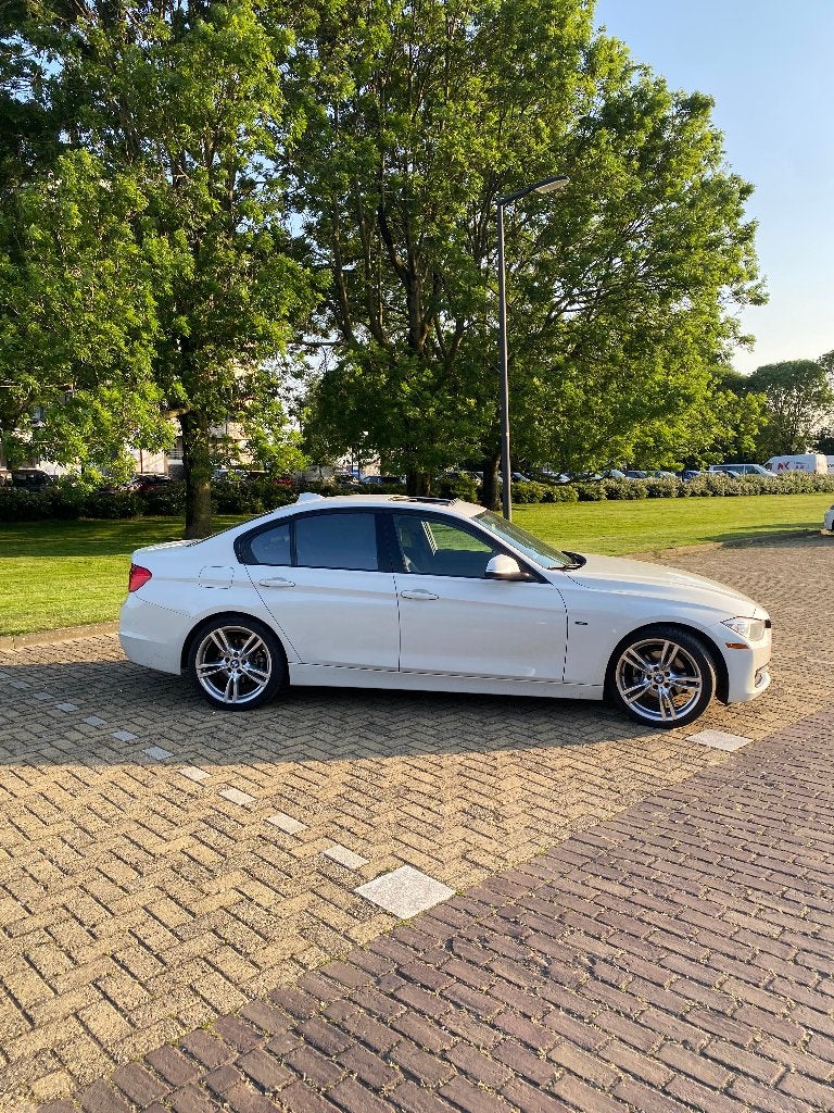 BMW F30 320D Sport – Full Option leder bekleding, Auto's, BMW, Automaat, 745 kg, Achterwielaandrijving, 1995 cc