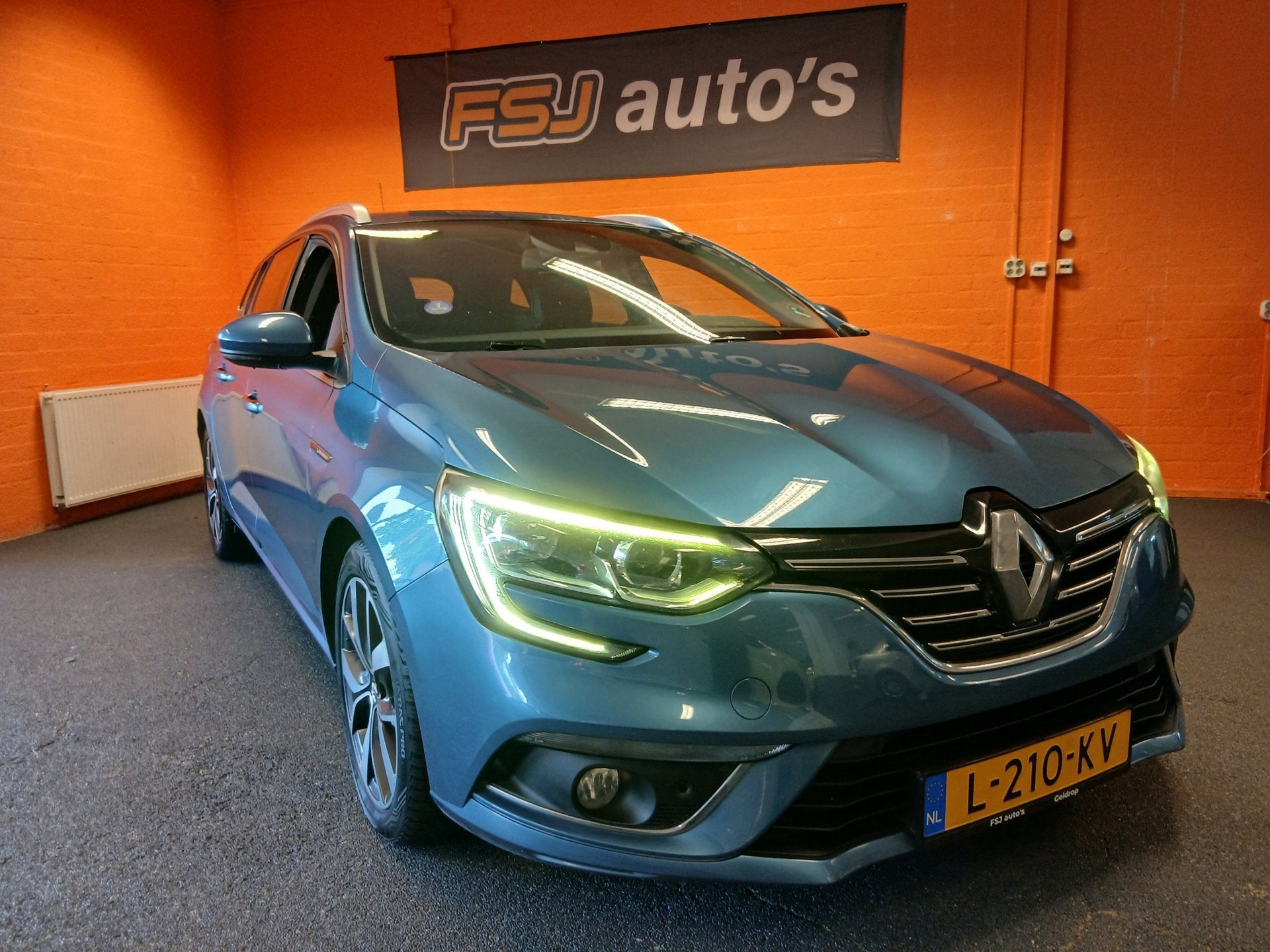 Renault Mégane Estate 1.2 TCe / GT-LINE / BOSE-EDITION!, Auto's, Renault, Voorwielaandrijving, Gebruikt, 4 cilinders, Blauw