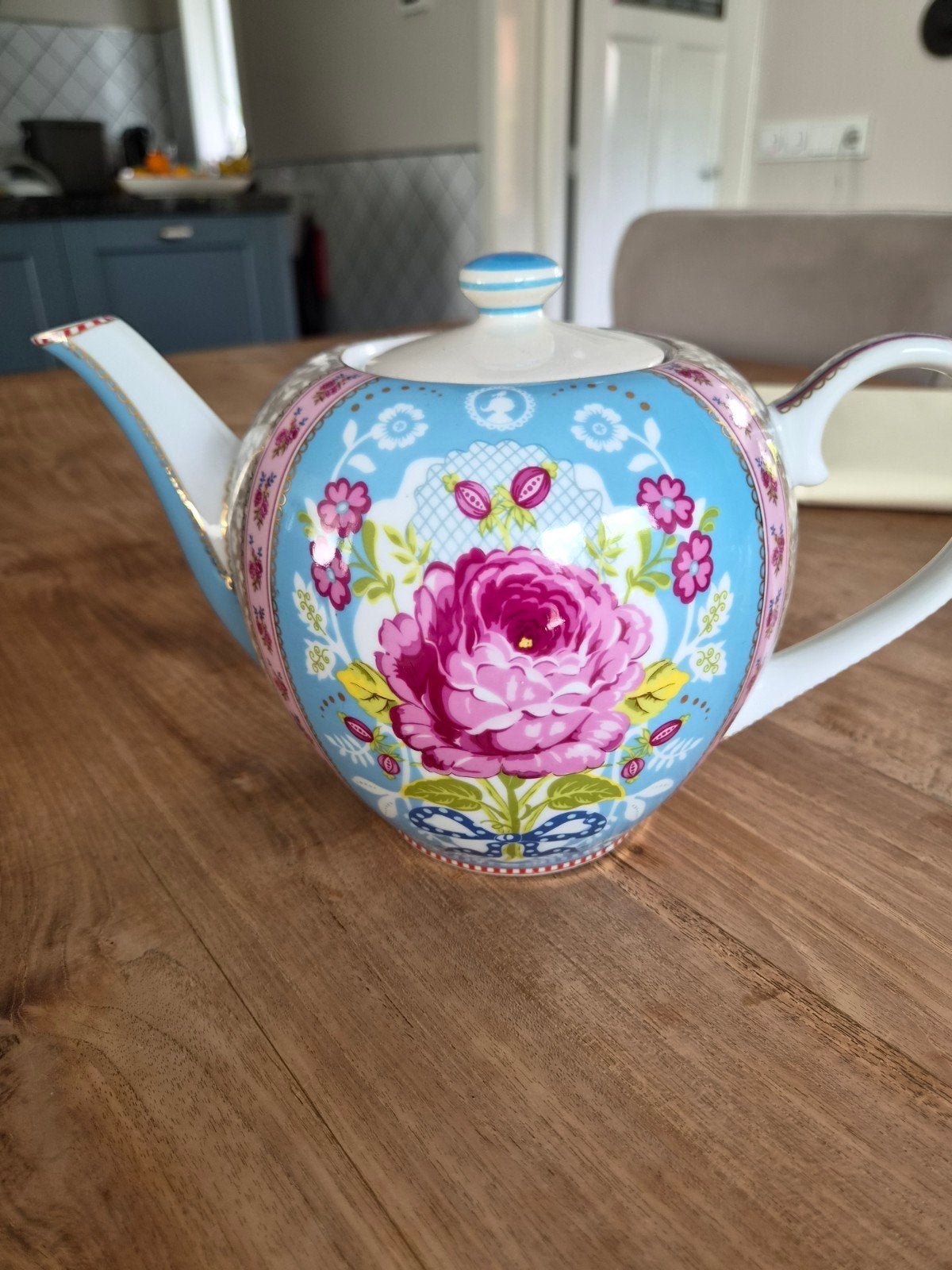 PIP Theepot met vrolijk bloemen thema (deksel beschadigd), Ophalen of Verzenden