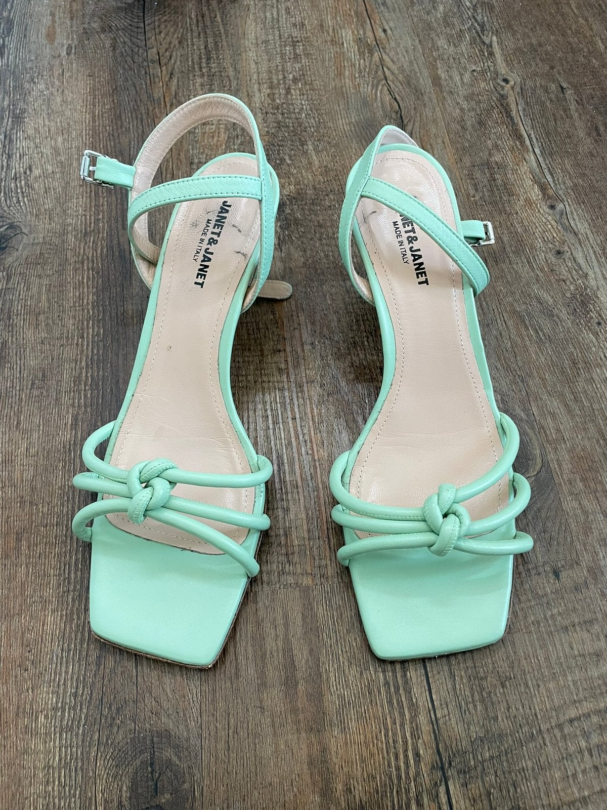 Janet & Janet mintgroen sandaaltje met hak, Zo goed als nieuw, Groen, Sandalen of Muiltjes, Ophalen of Verzenden