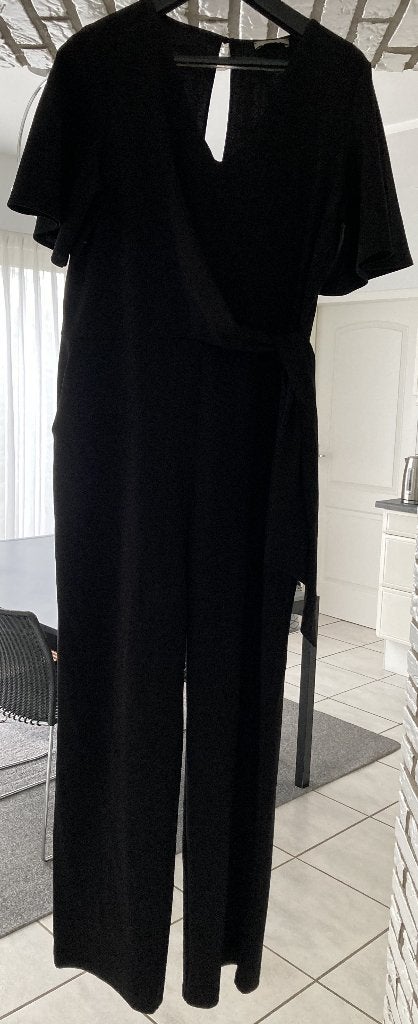 super mooi elegant zwarte jumpsuit mt 46 Promiss bijna nieuw, Kleding | Dames, Promiss, Zwart, Maat 46/48 (XL) of groter, Ophalen of Verzenden
