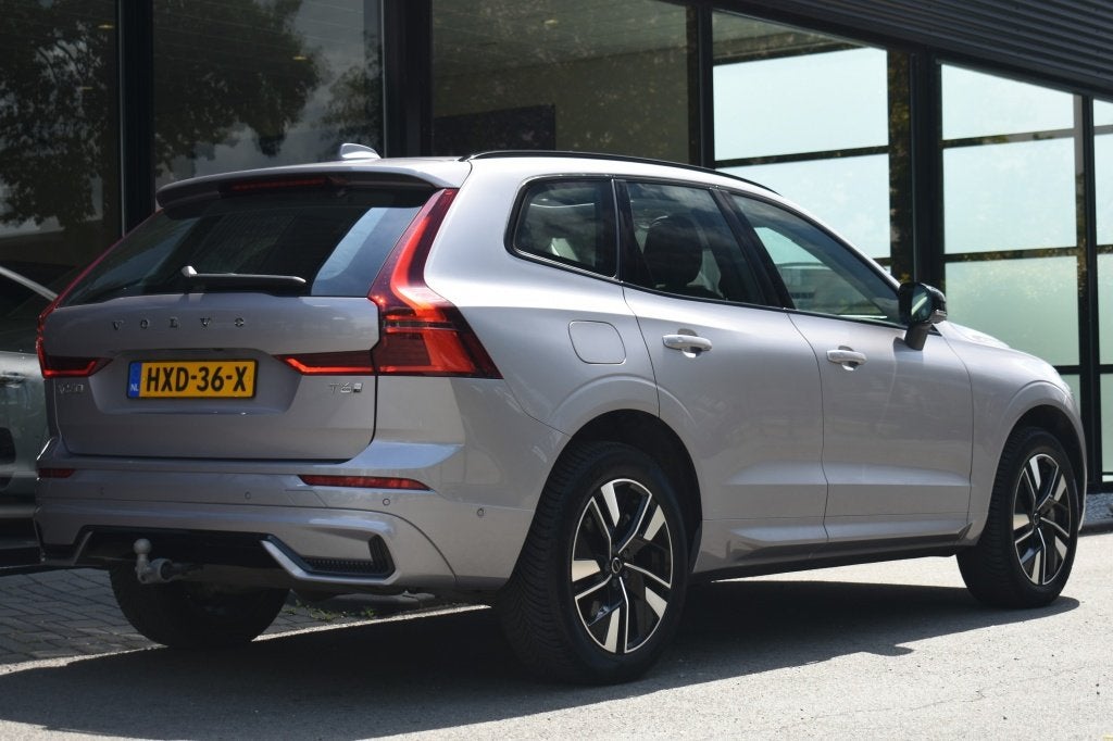 Volvo XC60 T6 350pk AWD Plus Dark FACELIFT | Premium | Trekh, Auto's, Automaat, Gebruikt, 4 cilinders, 24 maanden