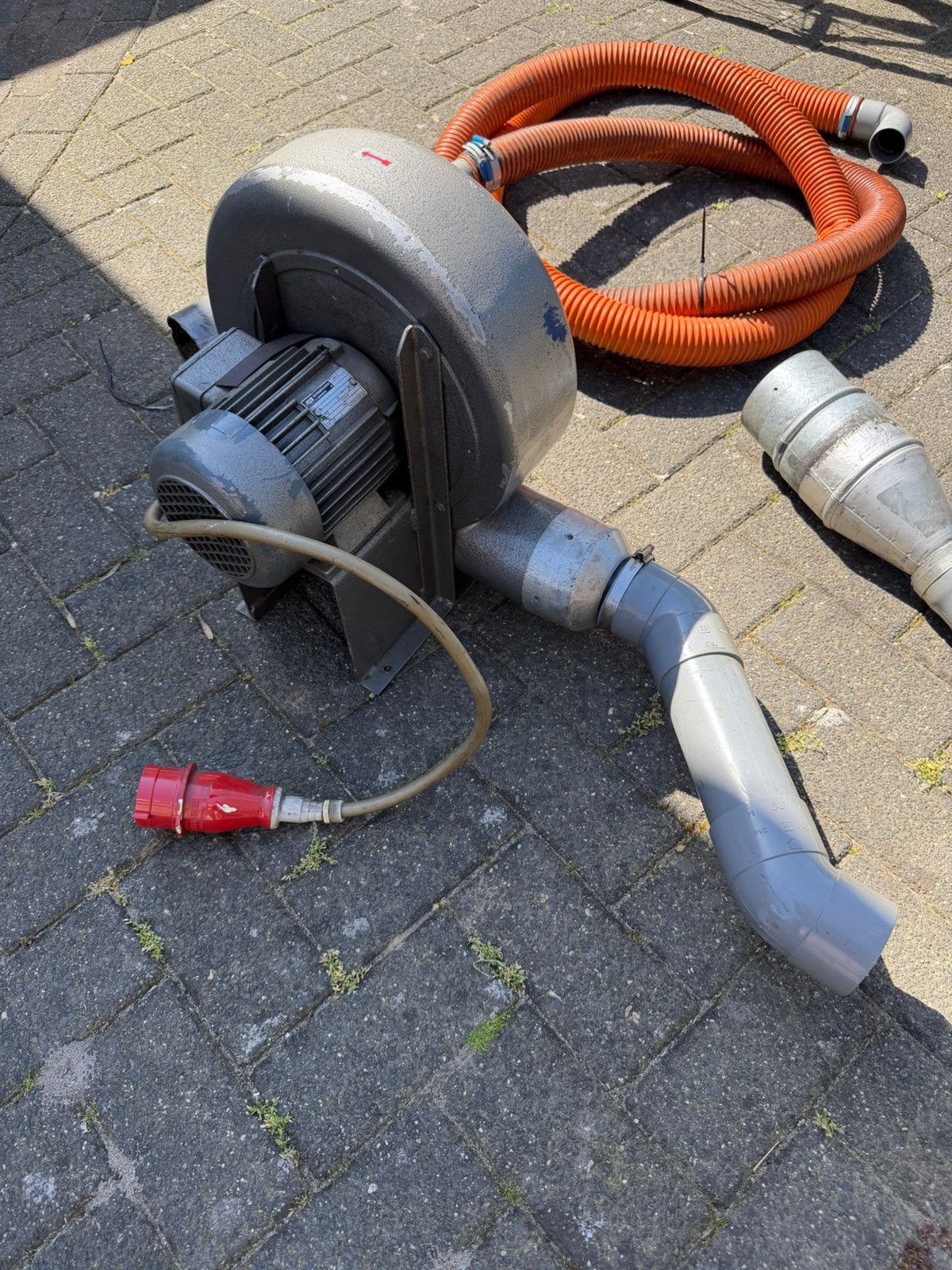 Afzuiger voor werkplaats.Met slang(Was voor bromfiets), Doe-het-zelf en Verbouw, Ventilatie en Afzuiging, Ophalen, Gebruikt, Afzuiger